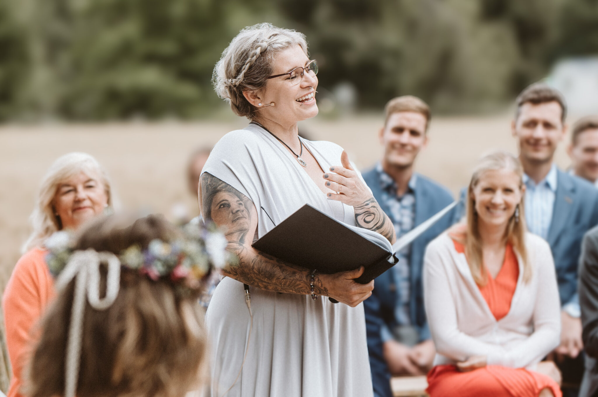 Liebevoll gedeckter Tisch für ein Lebensfest